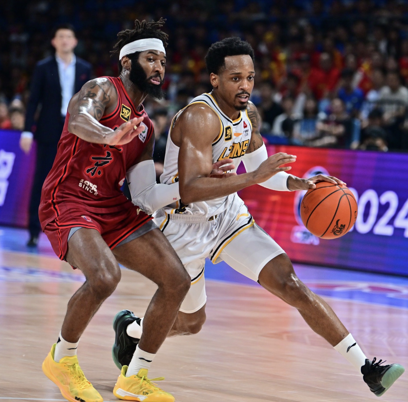 包含赛地聚焦:欧篮联今晚热度飙升,新奥尔良鹈鹕战术微调,赛场秩序良好,团队化学反应显著的词条 包含赛地聚焦:欧篮联今晚热度飙升,新奥尔良鹈鹕战术微调,赛场秩序良好,团队化学反应显著的词条